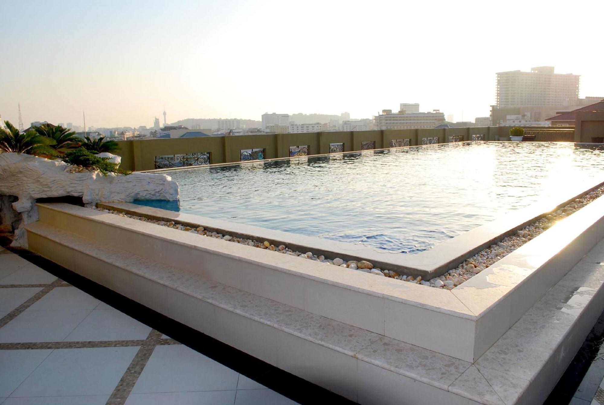 Lk Royal Wing Hotel Pattaya Exterior foto